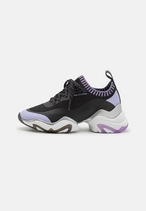 Trainers - black