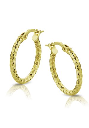 Boucles d'oreilles en or avec une texture tressée et une finition polie. Elles possèdent un fermoir sécurisé et une surface réfléchissante, mettant en valeur leur éclat métallique.