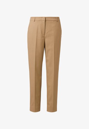 Pantaloni color sabbia realizzati in tessuto liscio, con un taglio dritto, pieghe frontali e una cintura standard con passanti per cintura.