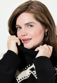 Ulla Popken FAIR ISLE TURTLENECK - Strickpullover - black