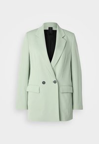 Blazer verde claro con un diseño de doble botonadura, solapas con muesca, dos bolsillos frontales y forro interior negro.