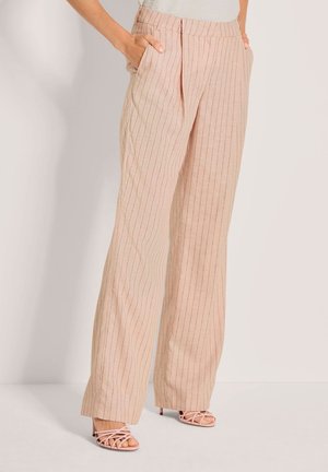 Helle rosa Hosen mit weitem Bein und dezenten vertikalen Streifen. Hergestellt aus einem strukturierten Stoff, mit Fronttaschen und lockerer Passform.