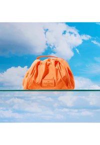 The Flat Lay Co. THE FLAT LAY CO. DRAWSTRING MAKEUP BAG - Trousse de toilette - orange parachute
