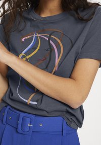 Soaked in Luxury Camiseta estampada - mottled dark blue