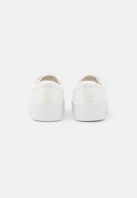 Levi's® TIJUANA 2.0 - Tossud - brilliant white