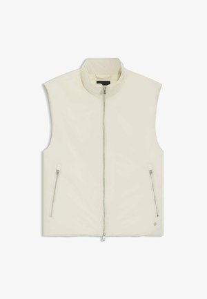 Kamizelka bez rękawów w jasnym kremowym materiale, z wysokim kołnierzem, zapięciem na zamek błyskawiczny z przodu oraz dwiema bocznymi kieszeniami na zamek dla dodatkowego efektu.