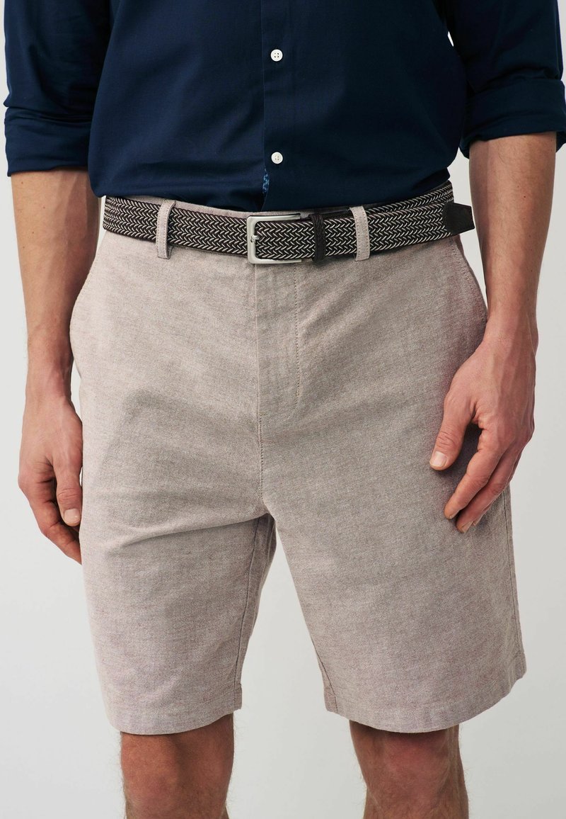 Next OXFORD - REGULAR FIT - Rövidnadrágok - clay