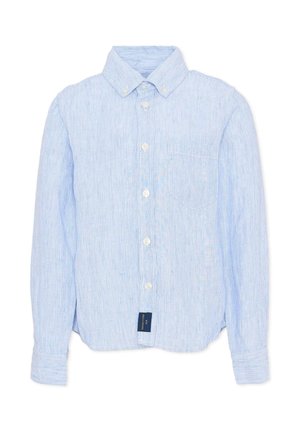 Jasnoniebieska koszula na długi rękaw z subtelnymi pionowymi paskami, kołnierzykiem na guziki, kieszenią na piersi oraz granatową metką marki przy dolnym szwie.