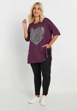CURVE HEART SEQUIN EMBELLISHED - T-shirt con stampa - purple