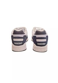 Sneaker Saucony con una combinazione di colori bianco e navy, materiali in suede e mesh, con colletto imbottito e tallone posteriore con marchio.