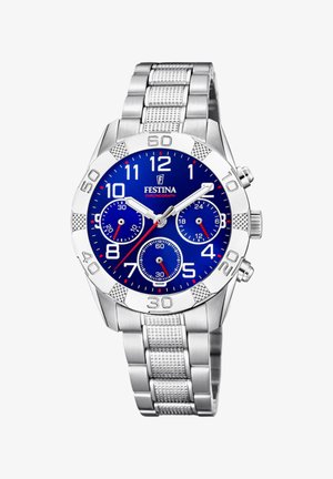 Zilveren roestvrijstalen chronograafhorloge met een blauwe wijzerplaat, witte uurmarkeringen, drie subdialen en een gestructureerde metalen armband.