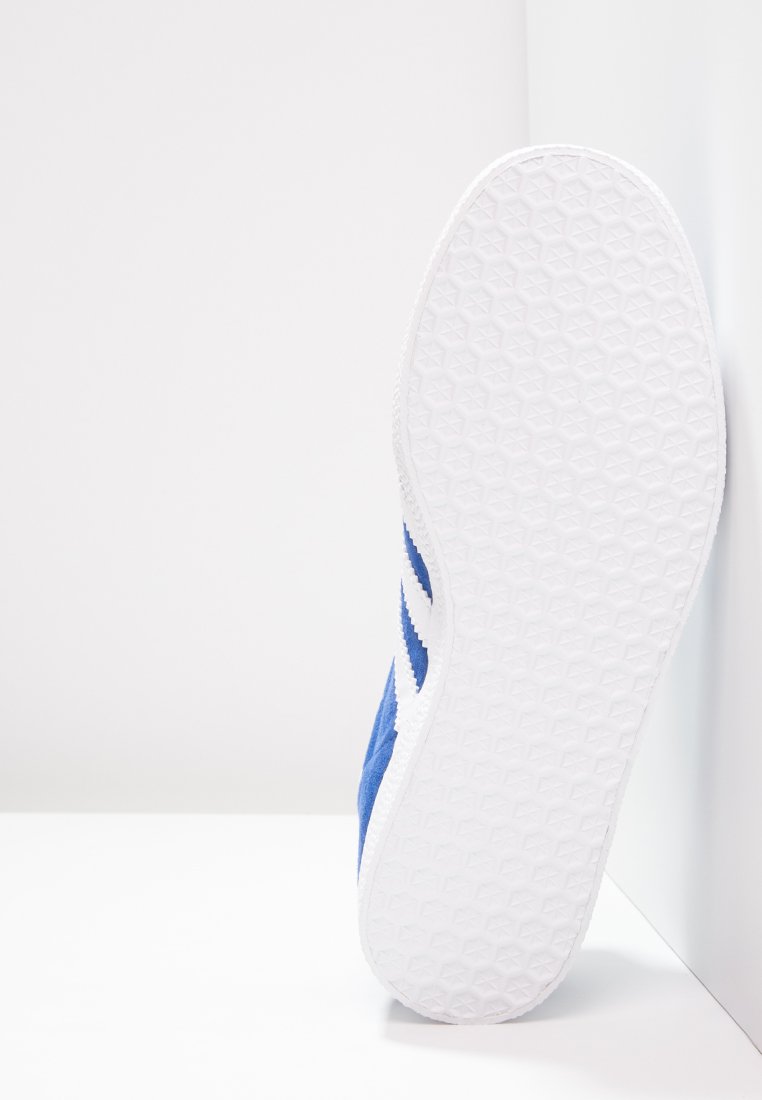 adidas Originals GAZELLE UNISEX - Trainers - collegiate royal/white/gold  metallic/blue - Zalando.ie