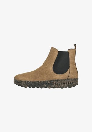 Brauner Wildleder-Stiefeletten mit schwarzem elastischem Seitenteil und strukturierter schwarzer Sohle mit braunen Sprenkeln, mit Zuglasche hinten.