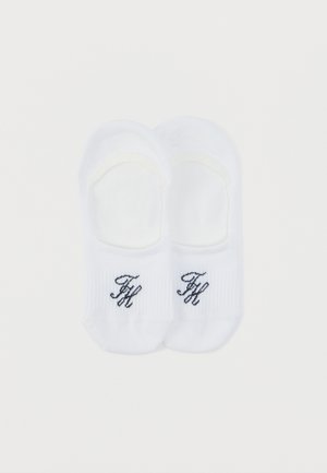 Chaussettes blanches en coton montant à la cheville avec bordures côtelées et initiales bleu marine brodées sur le côté. Texture lisse et design à coupe basse pour un port discret.