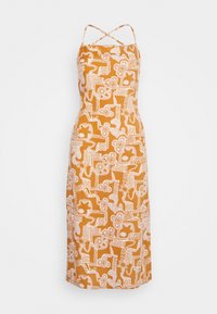 Vestido maxi em tecido laranja-marrom com padrões florais abstratos brancos, com corpete justo e alças finas cruzadas.