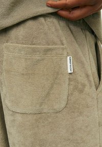 Jack & Jones Pantaloni sportivi - timber wolf