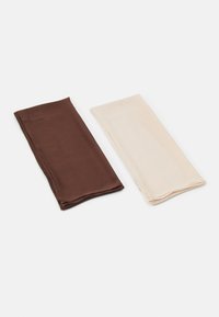 Unselected, off-white/brown