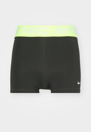 Čierne športové šortky s širokým neónovo zeleným pásom s logom "NIKE PRO", vyrobené z hladkej, elastickej látky. Malé bílé logo Nike swoosh.
