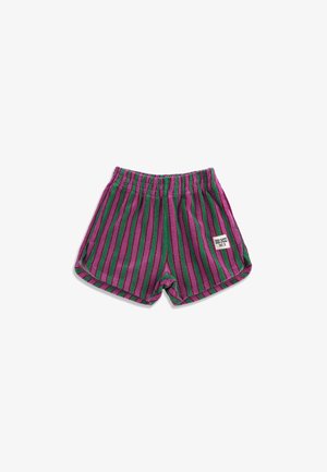 Shorts en éponge rayés verticalement violet et vert avec une ceinture élastique et une petite étiquette blanche sur la jambe droite.