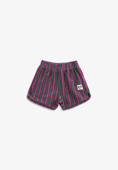 Shorts en éponge rayés verticalement violet et vert avec une ceinture élastique et une petite étiquette blanche sur la jambe droite.