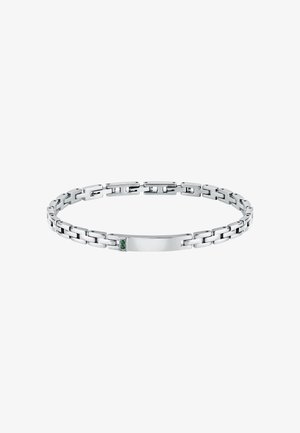 Bracciale in metallo argentato con maglie intrecciate, caratterizzato da un segmento piatto con un accento di pietra verde. Superficie liscia, design resistente.