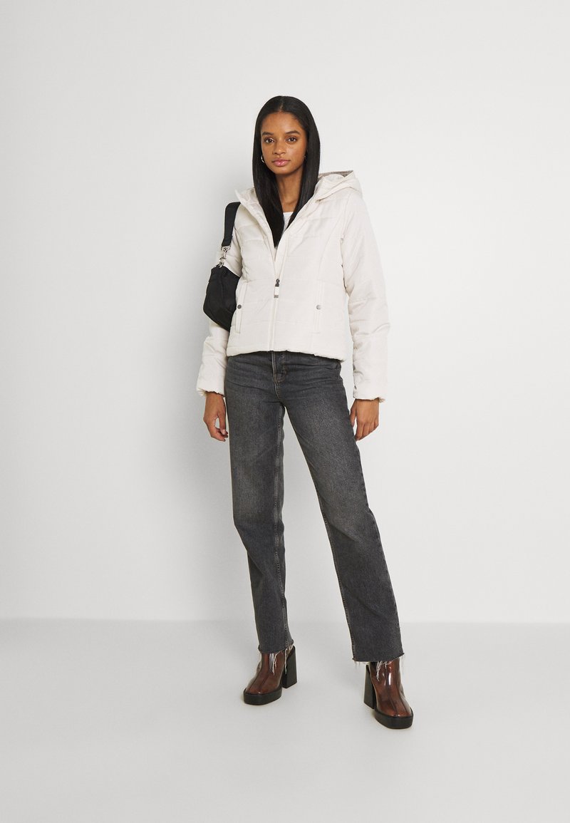 Damen Leichte Jacken | Vero Moda VMSIMONE HOODY SHORT JACKET Übergangsjacke birch/offwhite - GW03937 Damen Leichte Jacken | Vero Moda VMSIMONE HOODY SHORT JACKET Übergangsjacke birch/offwhite - GW03937