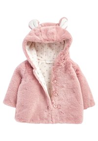 Cappotto di pelliccia rosa con cappuccio a forma di orso, caratterizzato da orecchie bianche. Foderato con un motivo floreale, presenta cinque bottoni sul davanti e maniche corte.