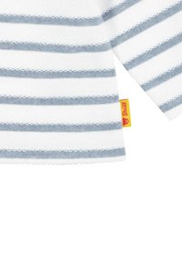 Gestreiftes Oberteil in Weiß und Hellblau, mit strukturiertem Stoff, gewelltem Saum und einem gelben Etikett an der Seite mit Markenlogo.