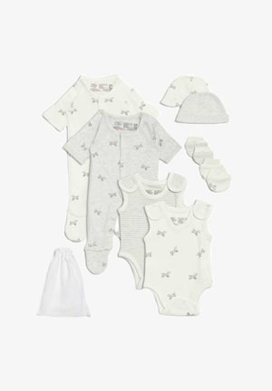 Set van babykleding, inclusief witte en grijze rompertjes met hondenprints, mutsen, sokken en een meshwaszak, allemaal gemaakt van zachte katoen.