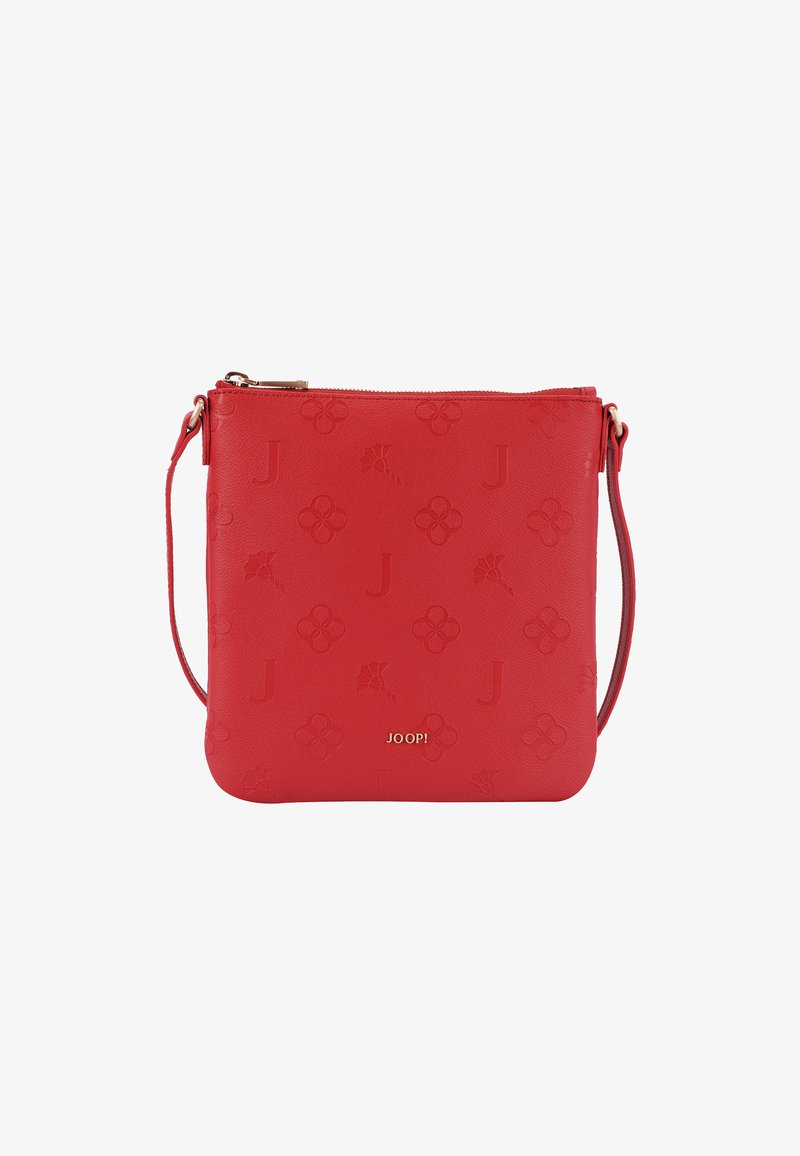 Rote Kunstleder-Crossbody-Tasche mit geprägten Blumen- und Buchstabenmustern, Reißverschluss, und einem verstellbaren Tragegurt. Mit goldfarbenem Logodetail.