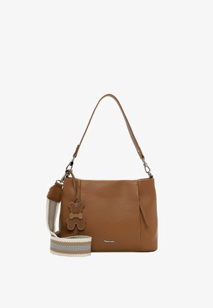 Ruskea nahkainen käsilaukku, jossa on teksturoitu pinta, irrotettava raidallinen olkahihna, jossa on beige ja harmaa väri, sekä kiinnitetty karhunmuotoinen koriste.