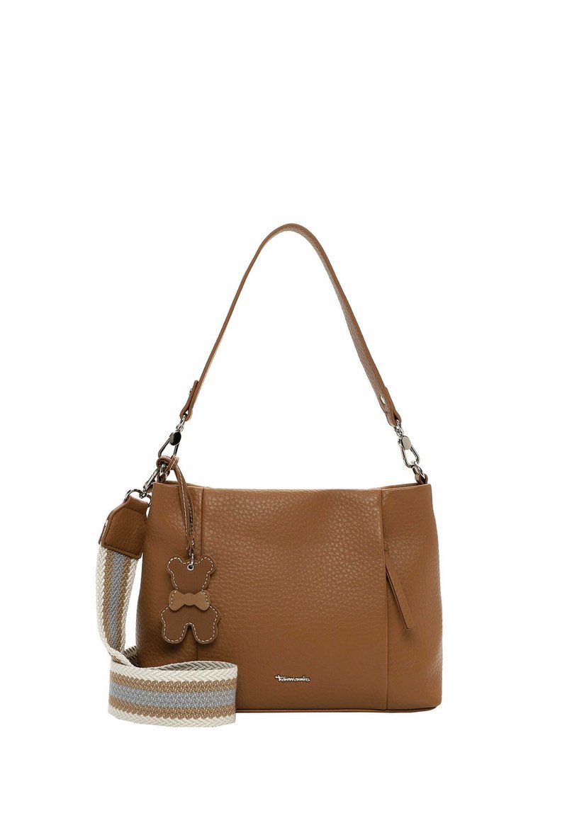 Brązowa skórzana torebka z fakturowaną powierzchnią, odpinanym paskiem w paski w kolorach beżowym i szarym oraz zawieszką w kształcie misia.