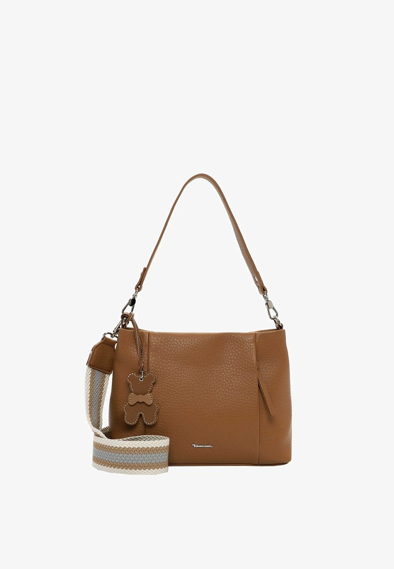 Brązowa skórzana torebka z fakturowaną powierzchnią, odpinanym paskiem w paski w kolorach beżowym i szarym oraz zawieszką w kształcie misia.