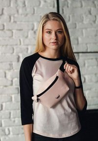 VUCH LEONORA - Ledvinka - pink