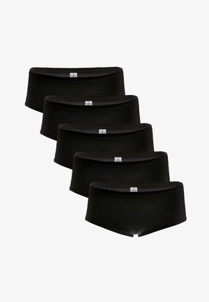 Vijf paar zwarte boxershorts gemaakt van zachte stof. Elk heeft een brede tailleband met een klein merkje aan de voorkant.