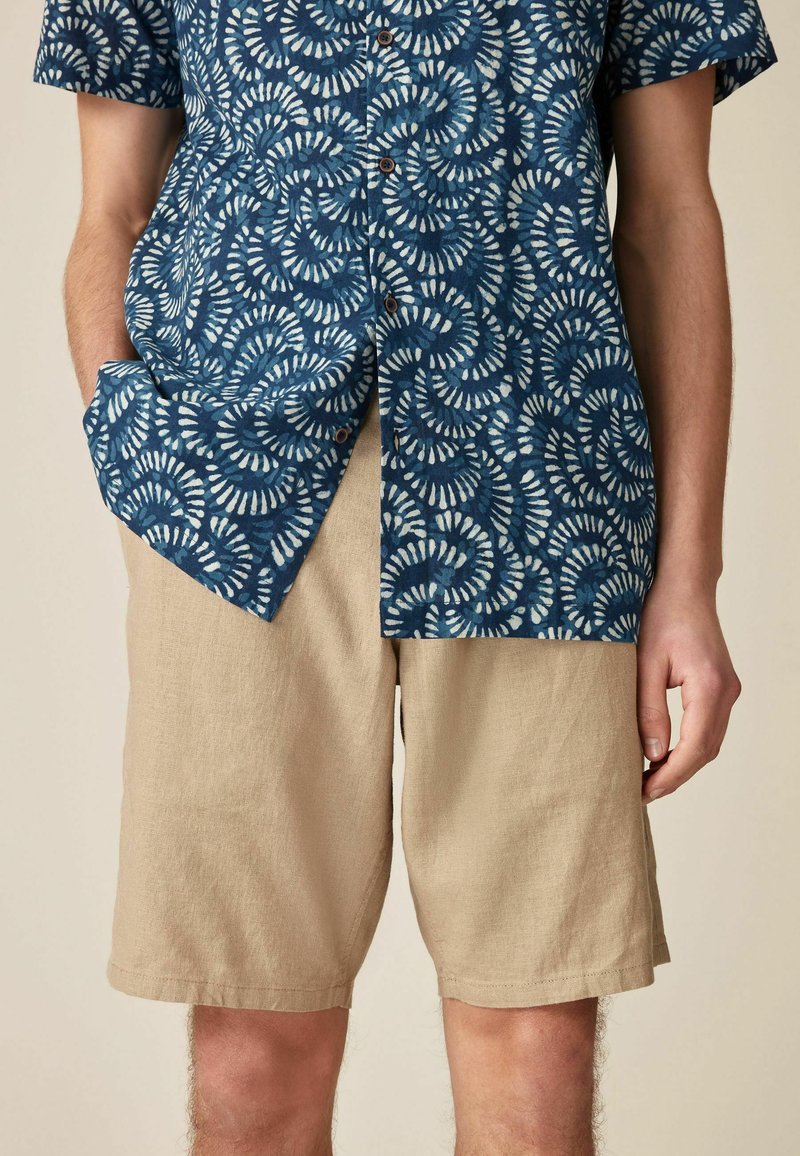 Next - REGULAR FIT - Shorts - stone, Vergroten