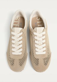 Stradivarius OPENWORK - Baskets basses - beige