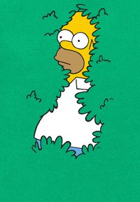 Kreslená postava se žlutou pletí, velkýma očima, bílou košilí a modrými džíny, částečně skrytá za zelenými, keřovitými tvary na jednolitém zeleném pozadí.