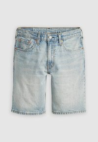 Hellblaue Jeansshorts mit verwaschenem Finish, fünf Taschen und Knopfleiste. Mit abgestepptem Saum und kupferfarbenen Metallakzenten.