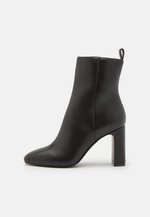 Steve Madden - Battle - Stivali biker in pelle neri con fibbie multiple-Nero