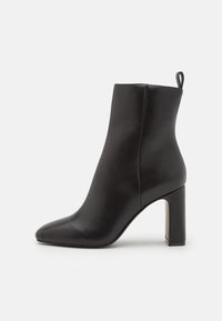 Unselected, black
