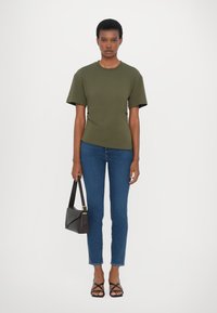 CLOSED DRAPED - Basic T-shirt - forest green