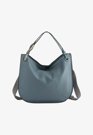 Bolso de cuero azul con asas cortas y una correa de hombro a rayas desmontable, con detalle trenzado en una de las asas.