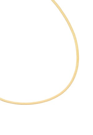 Dünne, flexible Goldkette mit einem glatten, geflochtenen Muster auf weißem Hintergrund.