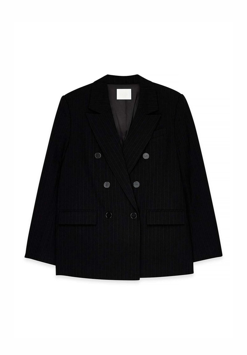 Črni prugasti dvoredni blazer z izrezanimi klapami, dvema sprednjima žepoma in črnimi gumbi. Urejen, krojen dizajn.