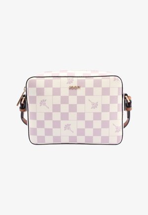 Čtvercová crossbody taška v krémovo-lavender kostkované vzoru, zdobená květinovými akcenty a zlatým logem, s hnědými koženými detaily.