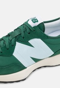 New Balance MS327 UNISEX - Sapatilhas - team forest green