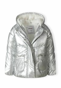 Sölj pufferjacka med en glänsande, reflekterande yta, mjuk vit foder, framfickor och en huva. Dragkedja och tryckknappsstängning.