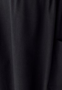 Unausgewählt, black