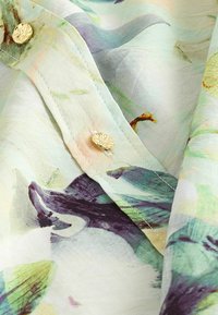 Next THROUGH WITH HARDWEAR - REGULAR FIT - Skjortebluser - ecru floral